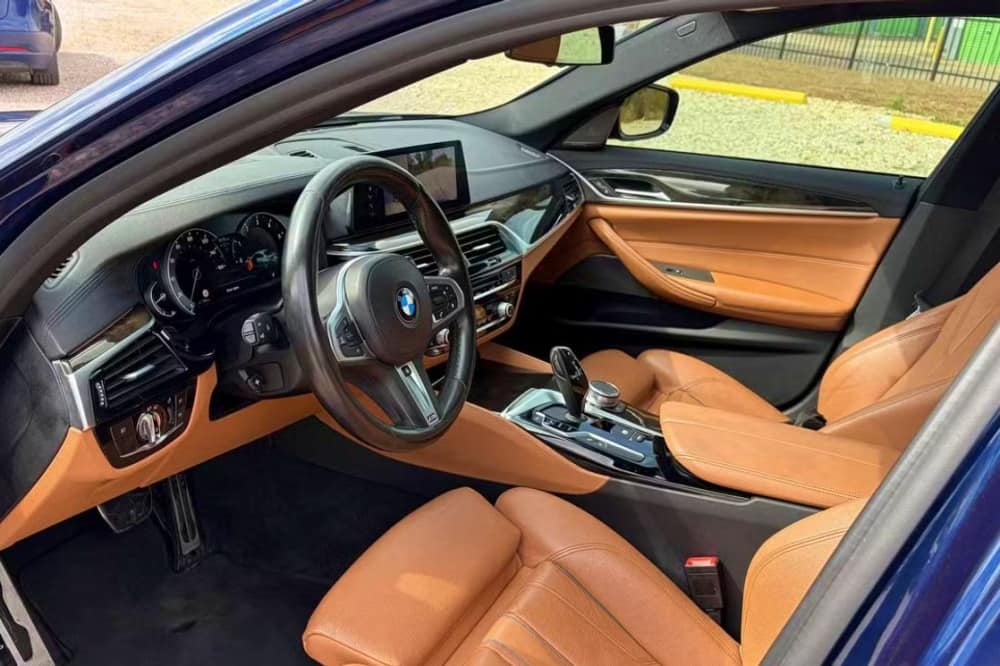Luxury Car Rental 102